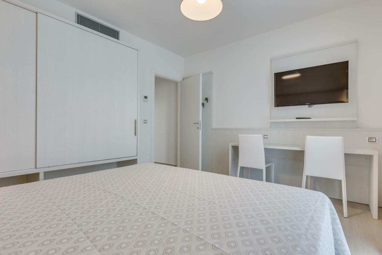 קאורלה Apartaments Suites Ambassador מראה חיצוני תמונה
