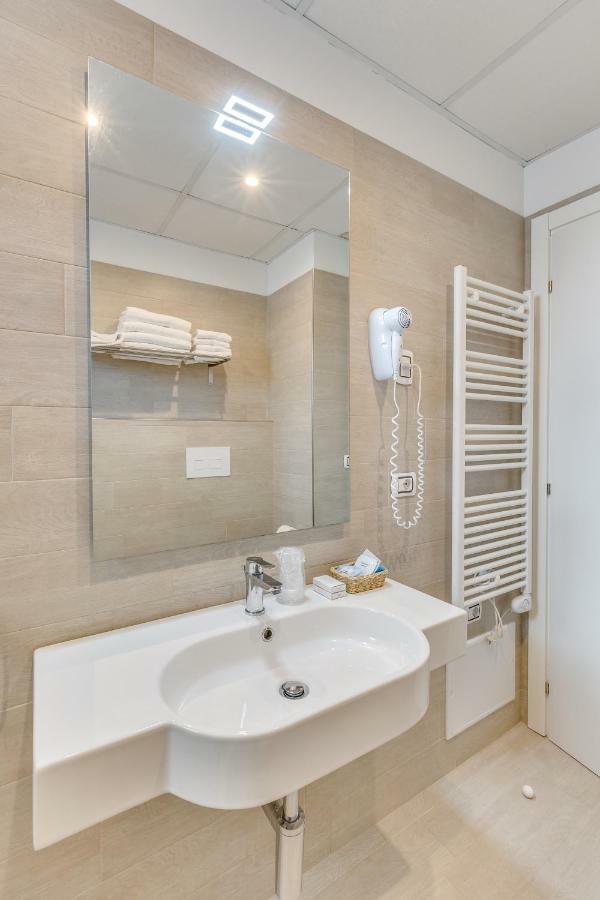 קאורלה Apartaments Suites Ambassador מראה חיצוני תמונה