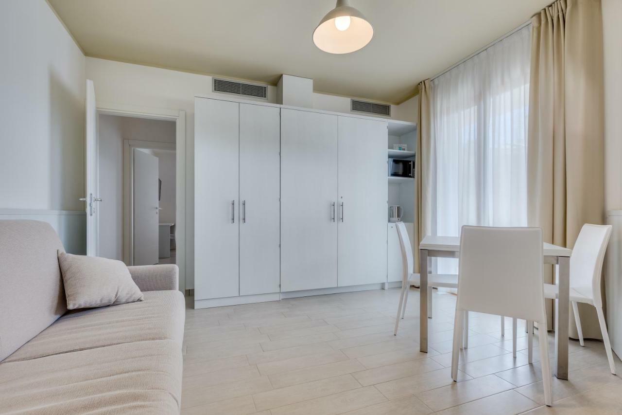 קאורלה Apartaments Suites Ambassador מראה חיצוני תמונה