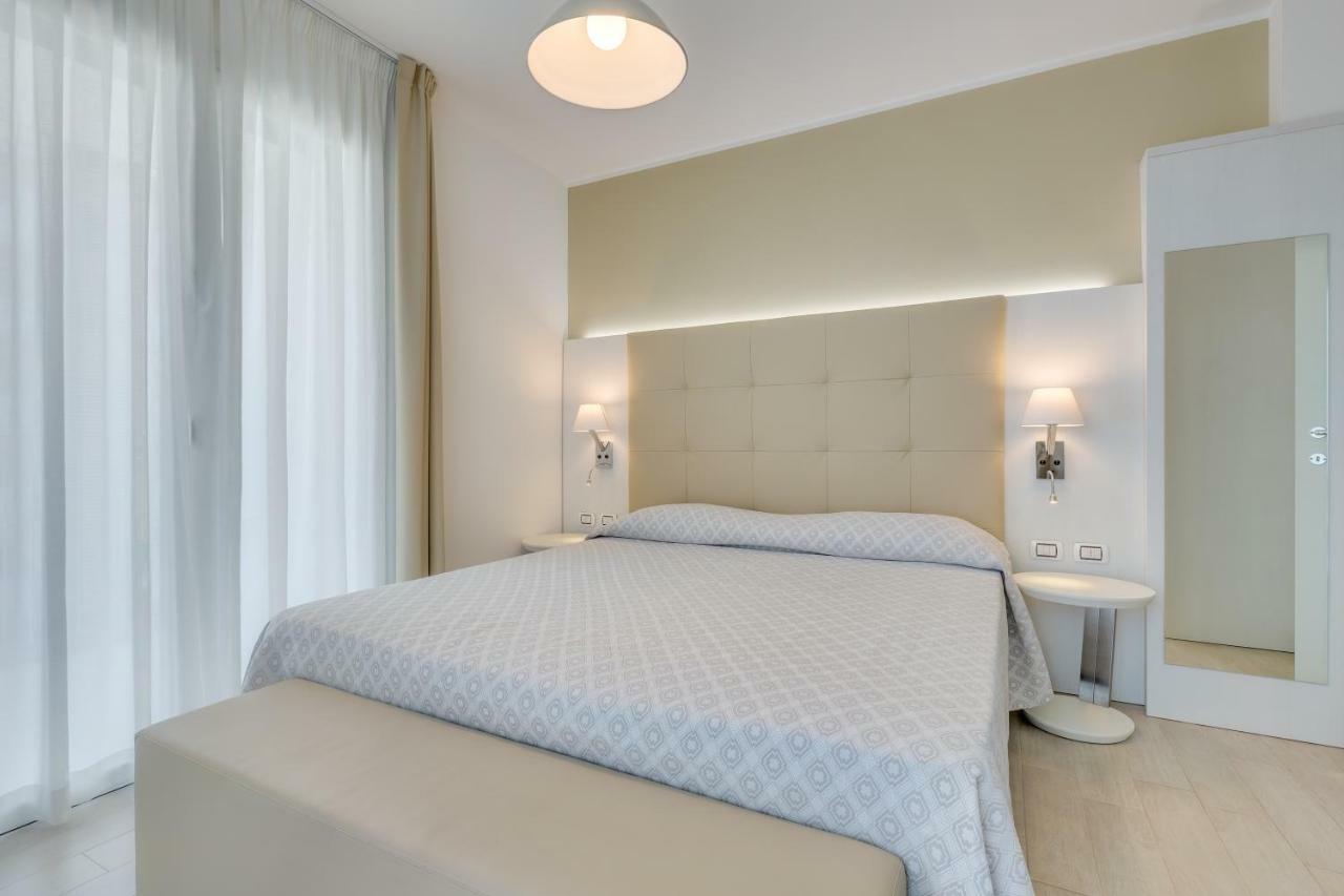 קאורלה Apartaments Suites Ambassador מראה חיצוני תמונה