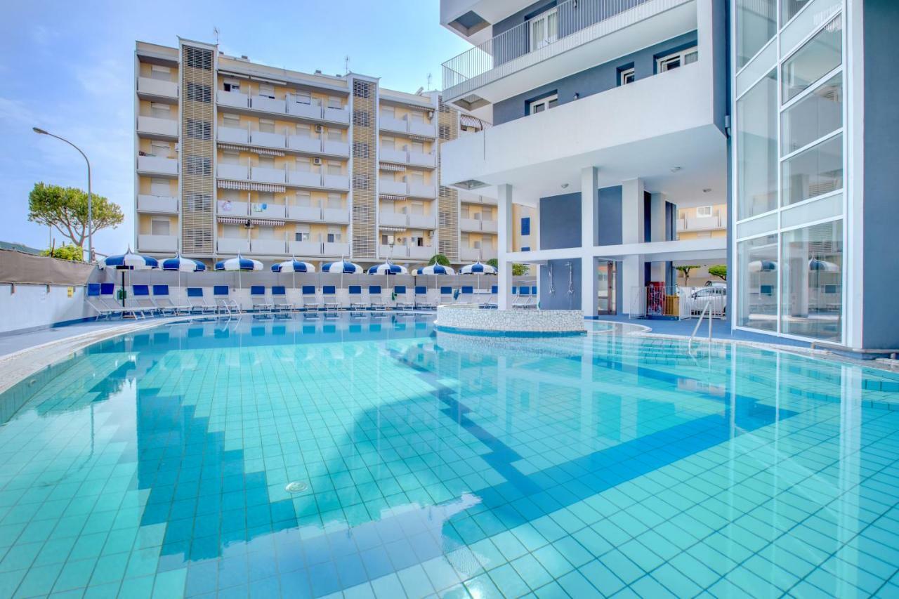 קאורלה Apartaments Suites Ambassador מראה חיצוני תמונה