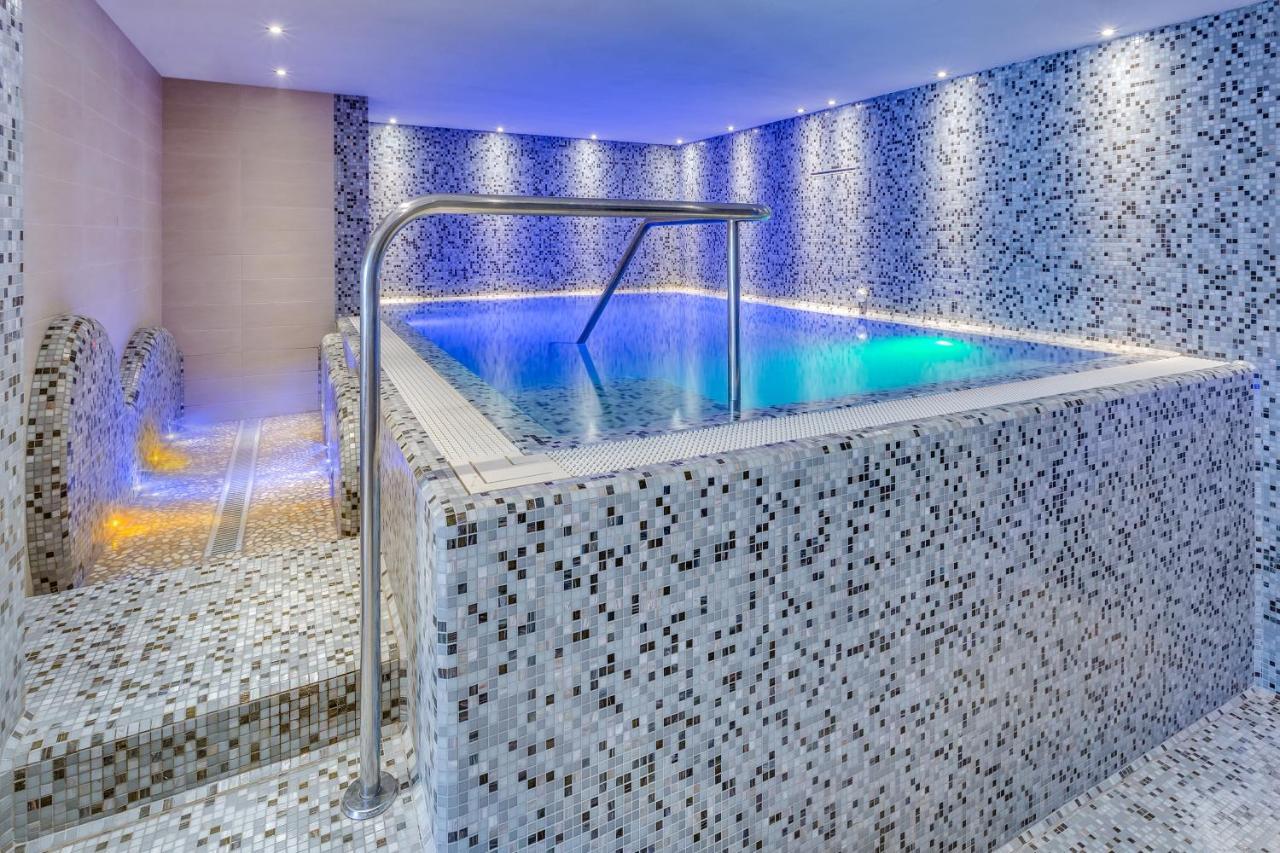 קאורלה Apartaments Suites Ambassador מראה חיצוני תמונה